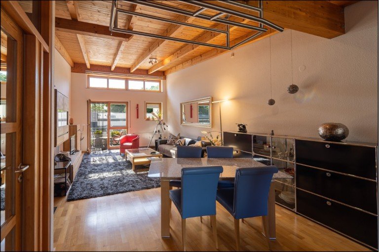 Wohn- Essbereich Pfullingen Dachgeschosswohnung 2-Zimmer Dachgeschosswohnung in Pfullingen inkl. TG Stellplatz und einmaliger Aussicht