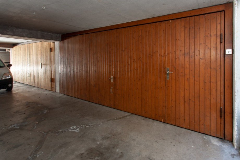 Doppelgarage mit elektrischem Torantrieb Reihenendhaus Reutlingen