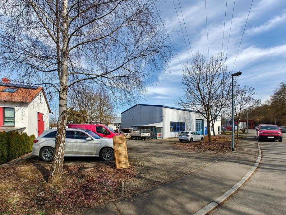 Parkpl�tze und Containerstellfl�che Halle Reutlingen