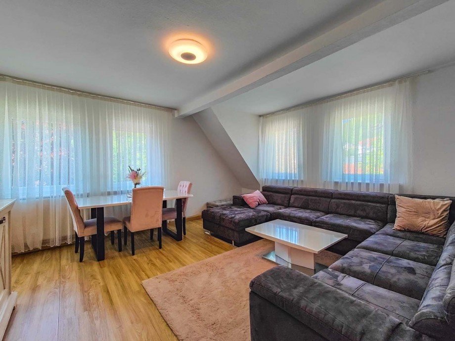Wohnzimmer Dachgeschoss Mehrfamilienhaus Bad Urach