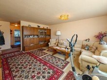 Wohnzimmer 3-Zimmer Wohnung mit Tiefgaragenstellplatz und Balkon