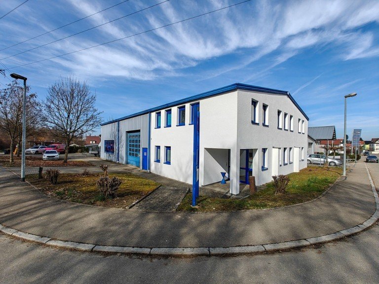Au�enansicht B�roeingang Reutlingen - Baden-W�rttemberg Halle Gewerbehalle mit B�rotrakt und 7 Stellpl�tzen in RT-Betzingen zu vermieten