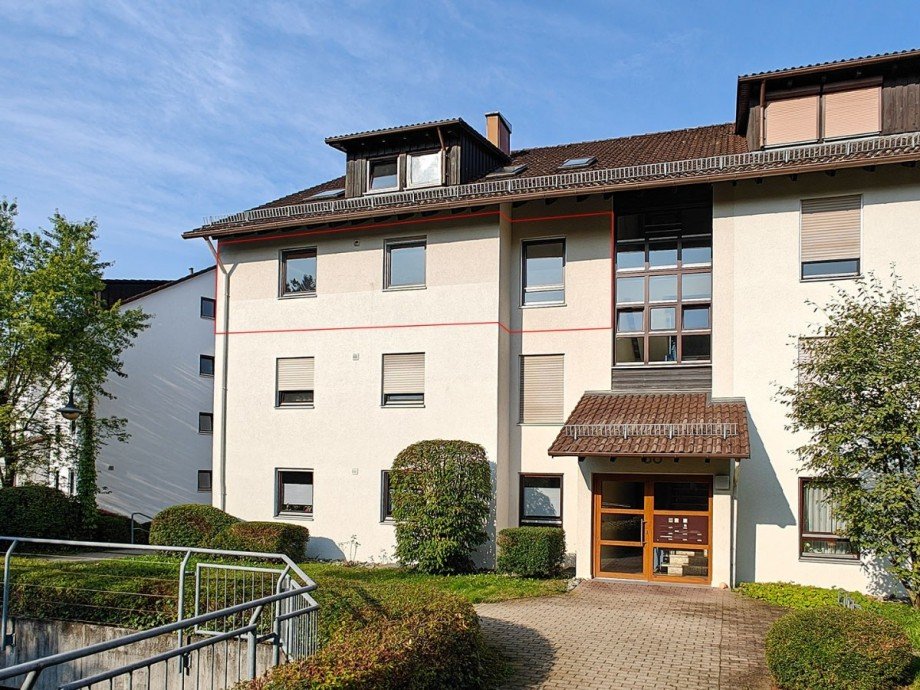 Aussenansicht Eingang markiert Wohnung Reutlingen