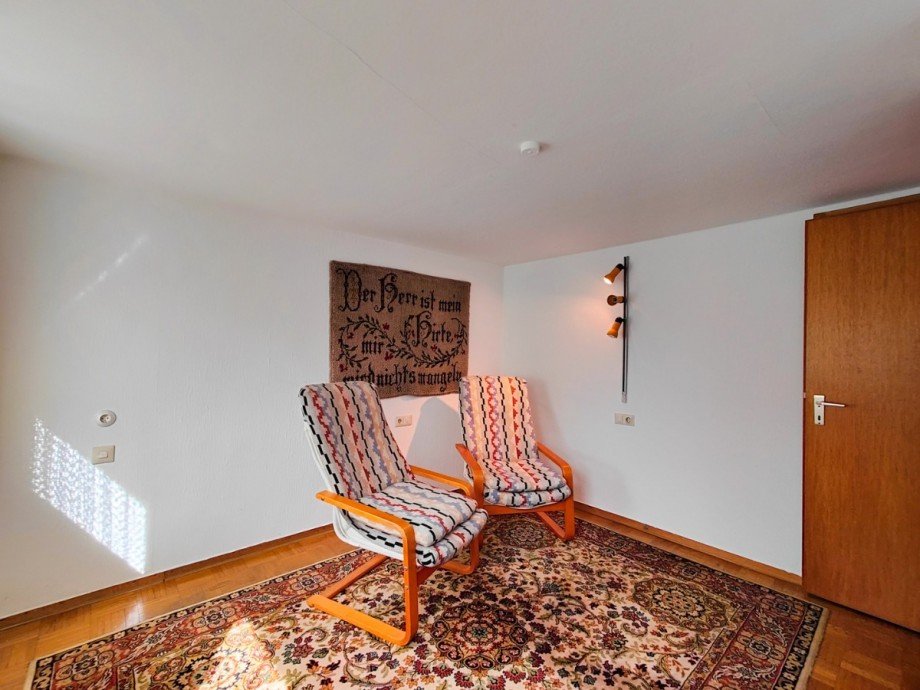 Zimmer Dachgeschoss mit Aufgang zur B�hne Reihenendhaus Metzingen