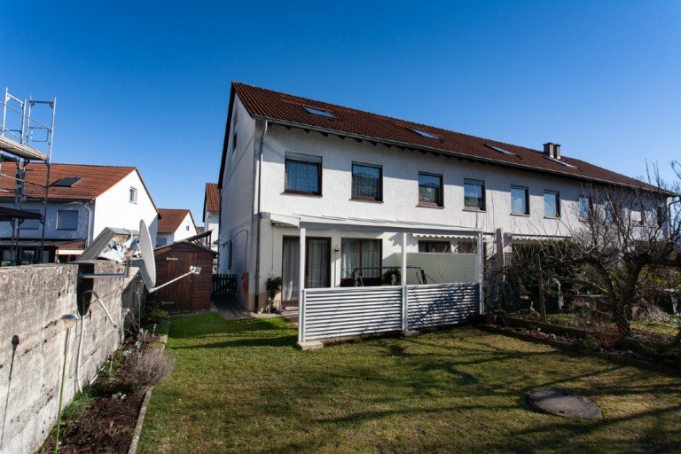 Gartenansicht Reutlingen Reihenendhaus Reihenendhaus in Reutlingen mit Doppelgarage
