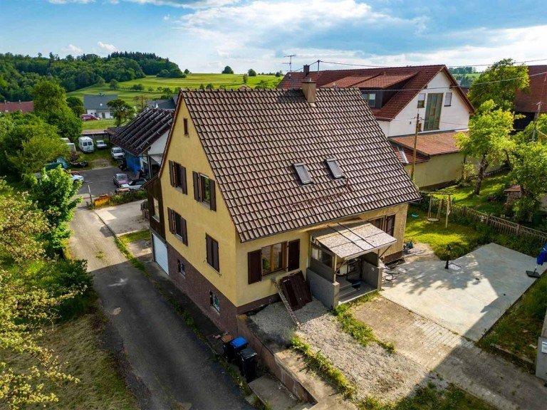 Luftaufnahme M�nsingen - Dottingen Einfamilienhaus Einfamilienhaus in M�nsingen Dottingen beheizt mit 100% regenerativen Energien
