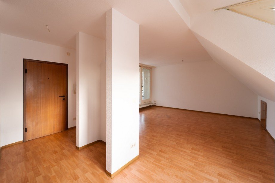 Wohn-, Essbereich mit Garderobe Dachgeschosswohnung Pfullingen