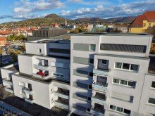 Aussenansicht 3-Zimmer Wohnung mit Tiefgaragenstellplatz und Balkon