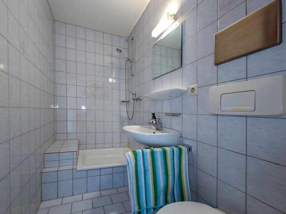 G�ste WC mit Dusche Wohnung Reutlingen