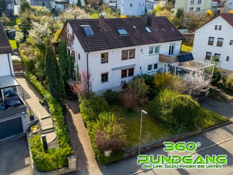 Aussenansicht Pfullingen Doppelhaush�lfte Doppelhaush�lfte in Pfullingen mit Garten und �berdachtem Balkon