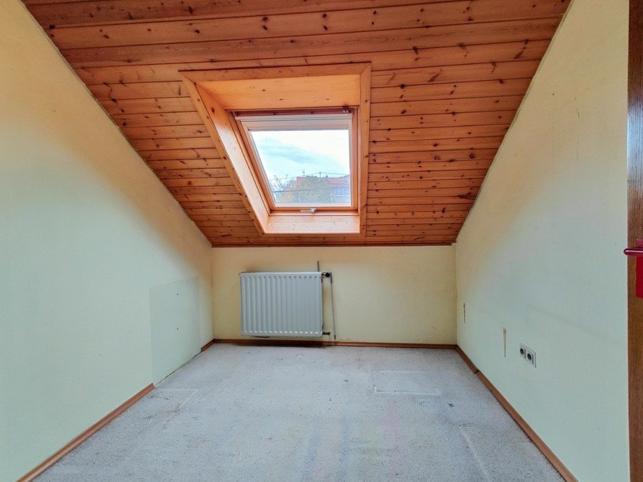 Schlafzimmer Dachgeschoss Doppelhaush�lfte Pfullingen
